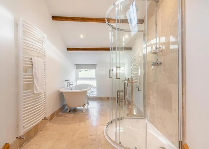 2 Bed In Oc-t34114 Holiday home